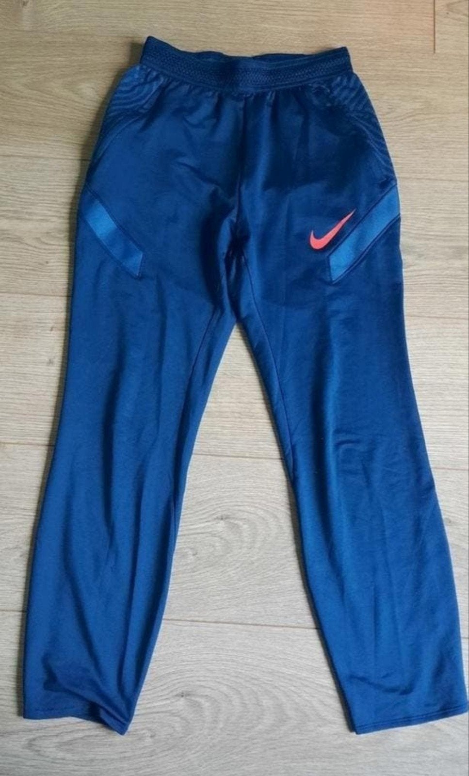 Nike Dri-Fit maat L kids 147- 158 cm trainingsbroek
Kleur is, Ophalen of Verzenden, Zo goed als nieuw