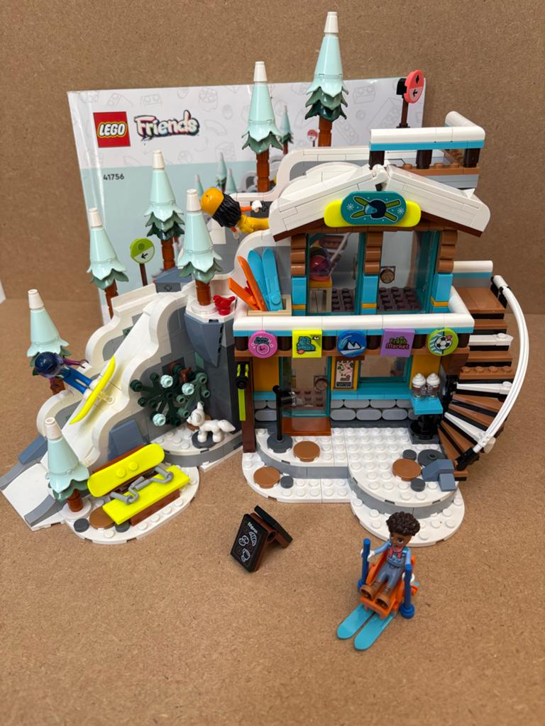 LEGO Friends Wintersporthotel en Skipiste (41756), Ophalen of Verzenden, Zo goed als nieuw, Overige merken