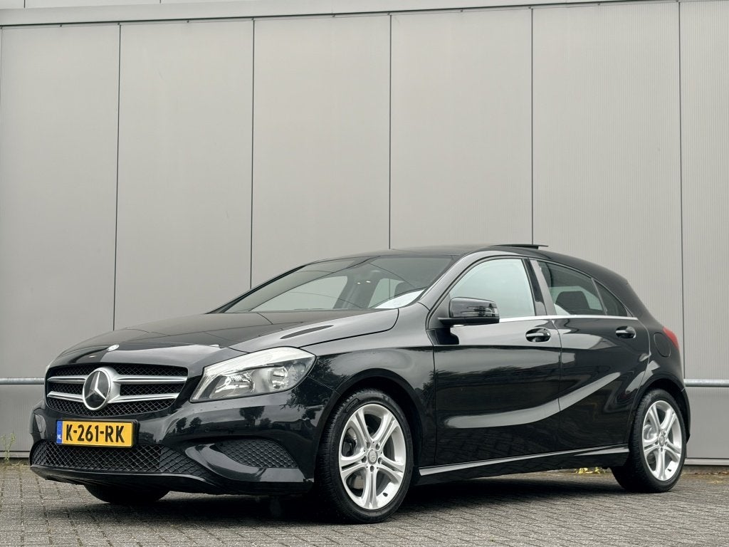 Mercedes-Benz A-Klasse 180 Sportline - pano - airco - cruise, Navigatiesysteem, Gebruikt, 4 cilinders, Leder en Stof