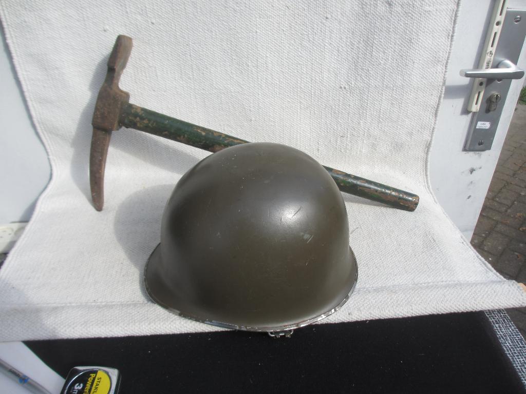 Belgische helm 1955 /militaire bijl wo2, Verzamelen, Militaria | Tweede Wereldoorlog, Ophalen of Verzenden, Landmacht, Overige gebieden