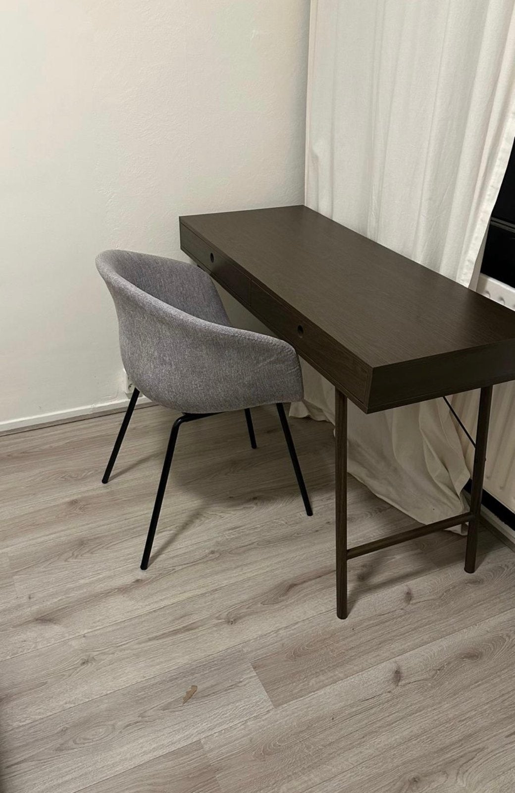 Japandi Stijl Bureau JYSK - Donker Eiken, Ophalen, Bruin, Zo goed als nieuw, Jysk