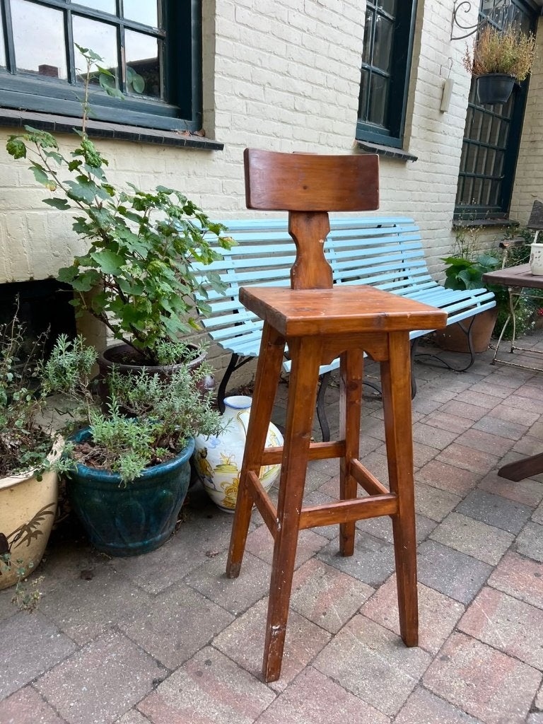 Brutalistische houten barkruk / kapiteinskruk, Ophalen, 60 tot 90 cm, Zo goed als nieuw, 1 kruk