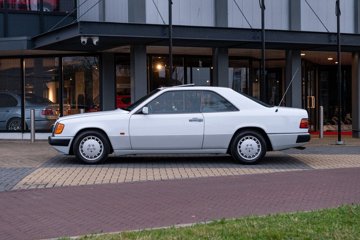 Mercedes-Benz E-Klasse 300 CE-24 (W124) (bj 1991, automaat), Auto's, Automaat, Stof, Gebruikt, Overige kleuren