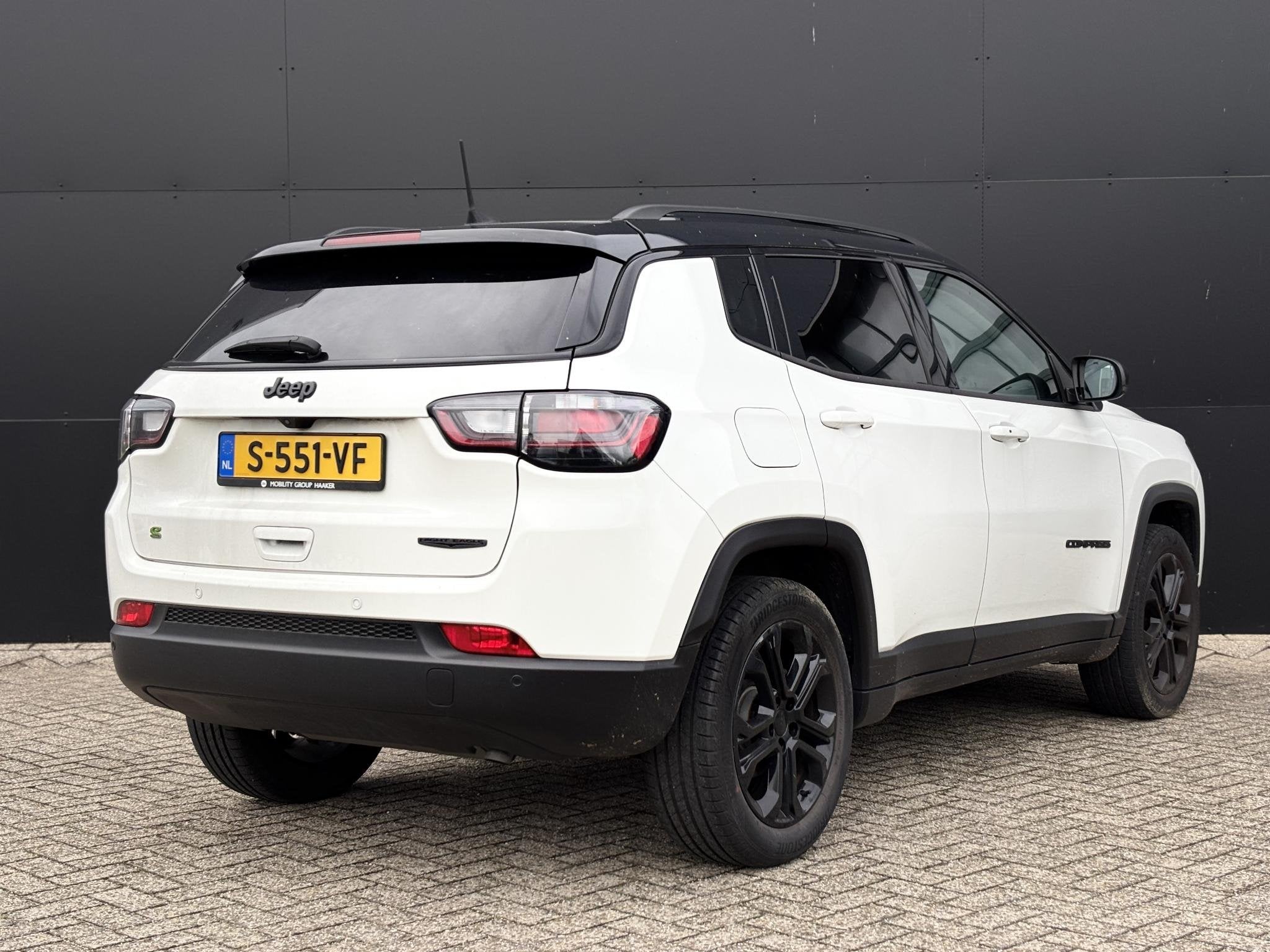 Jeep Compass 1.5T e-Hybrid Night Eagle | Apple/Android | Dea, Auto's, Gebruikt, 4 cilinders, Leder en Stof, Wit