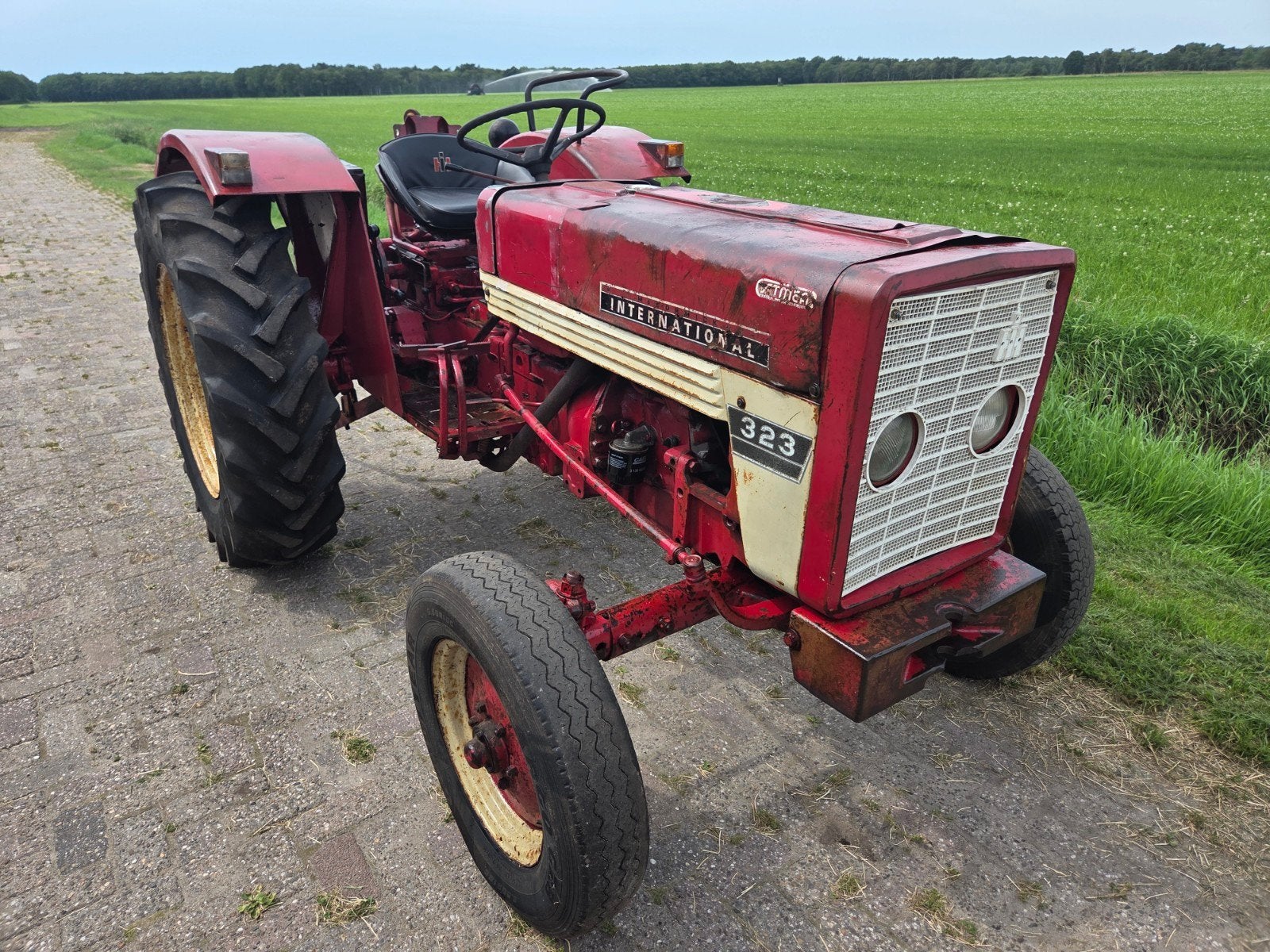 Case ih international cormick 323, Ophalen of Verzenden