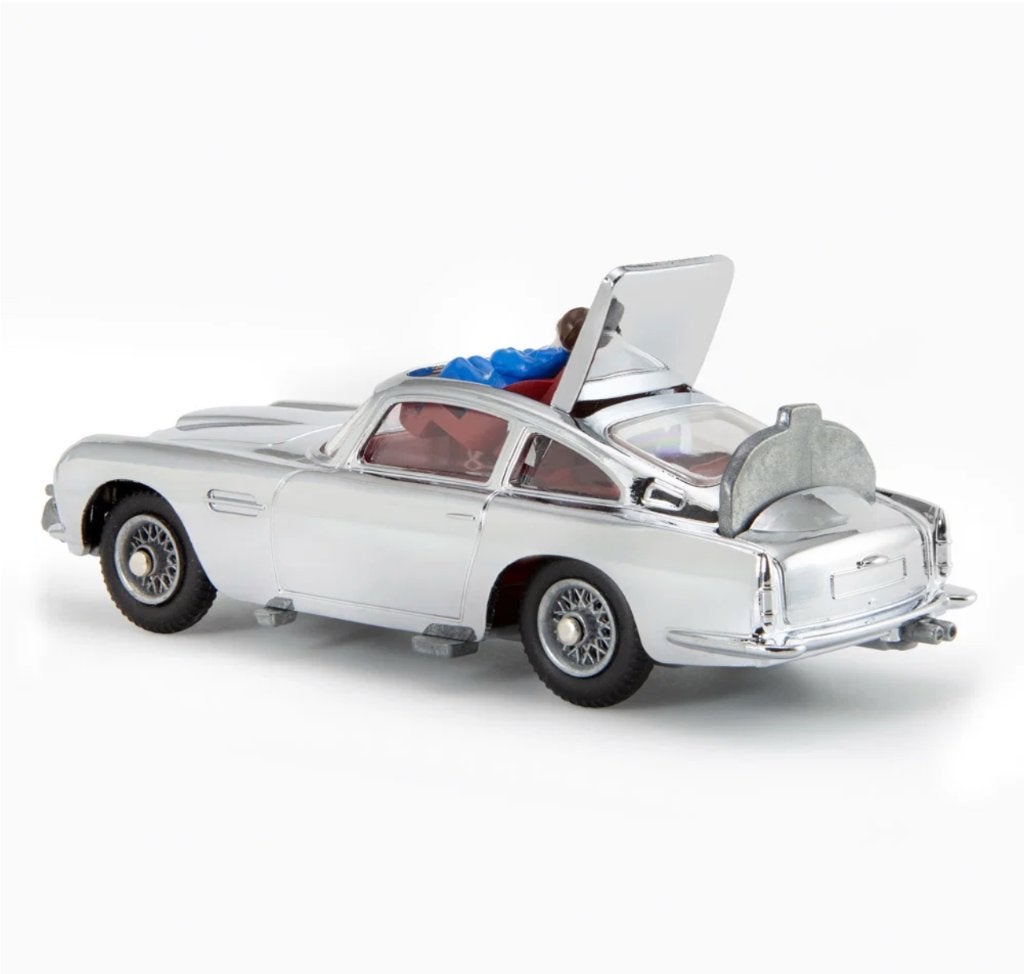 James Bond Aston Martin DB5 Platinum Ed Corgi NEW 1/46 261, Hobby en Vrije tijd, Verzenden, Nieuw, Auto, Corgi