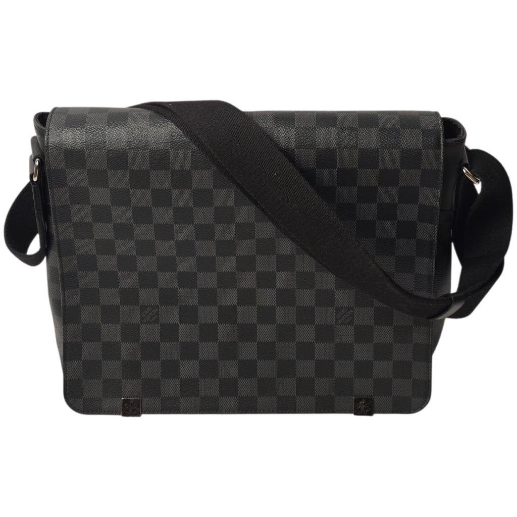 Louis Vuitton District PM Messenger Damier 2019, Louis Vuitton, Gebruikt, Support@louisvuitton.com, 2 Rue du Pont Neuf
75001 Paris
France