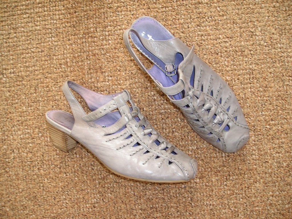 prachtige aparte lichtgrijze schoenen Tamaris maat 41, Schoenen met lage hakken, Zo goed als nieuw, Grijs, Ophalen