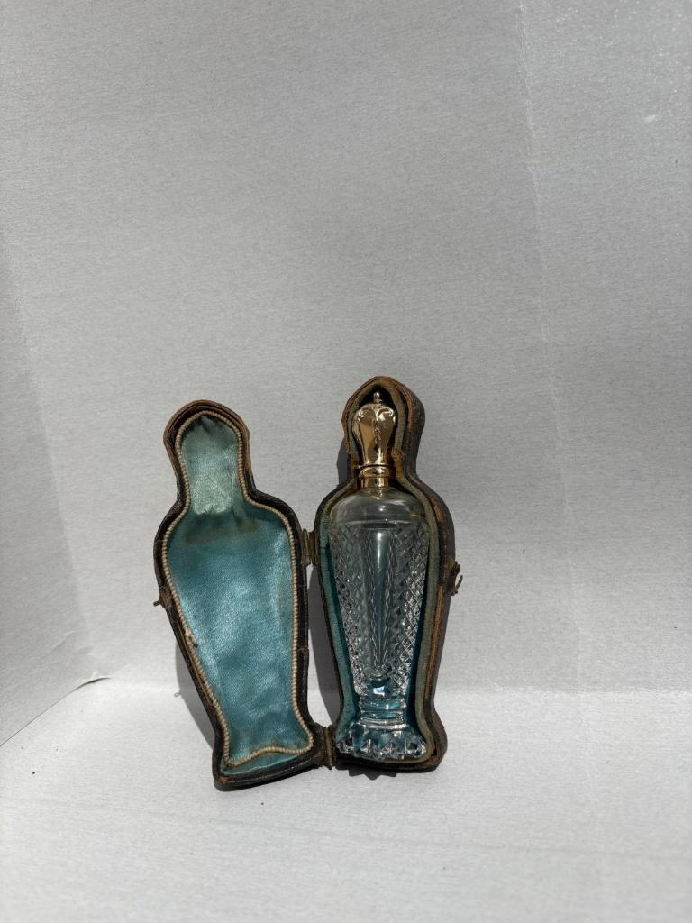 Kristallen odeurflacon gouden dop helder glas 14K (585), Ophalen