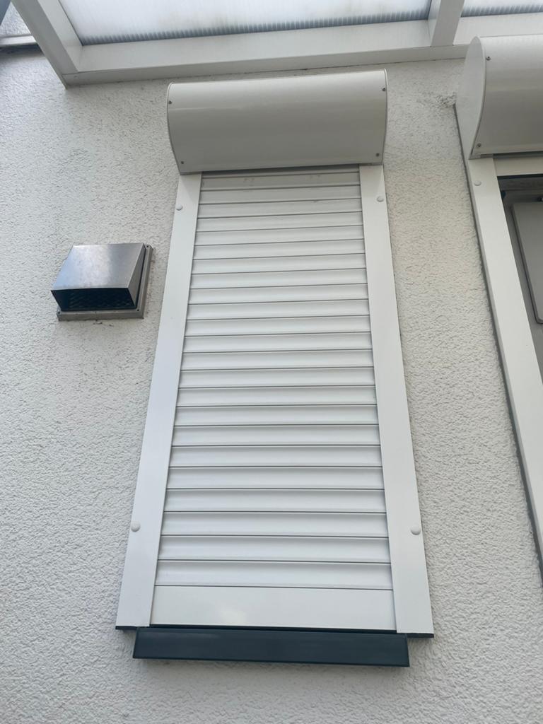 Rolluik keukenraam wc raam wit ronde kap klein rolluik, Ophalen of Verzenden, Zo goed als nieuw, Wit, Minder dan 100 cm