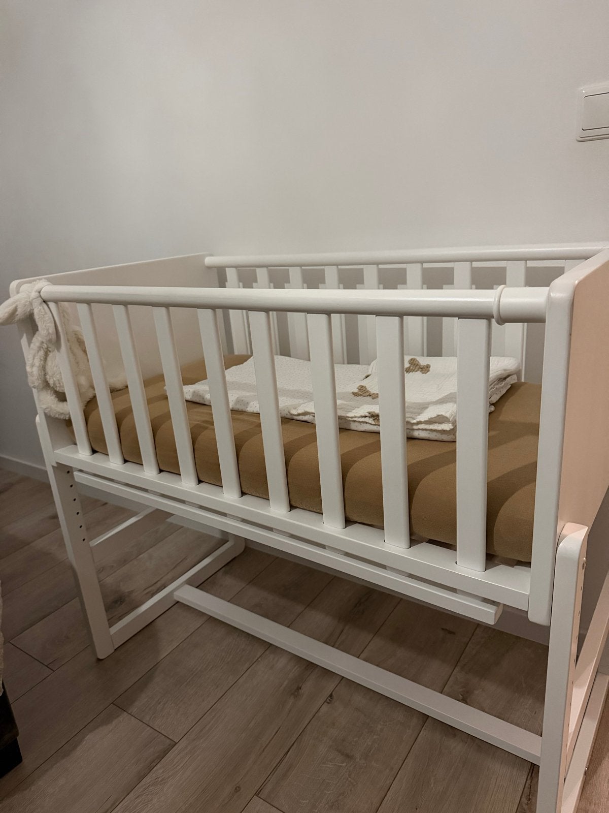 Witte co-sleeper/wiegje met verstelbare hoogte, Kinderen en Baby's, Babywiegjes en Ledikanten, Ophalen, Zo goed als nieuw, Wieg