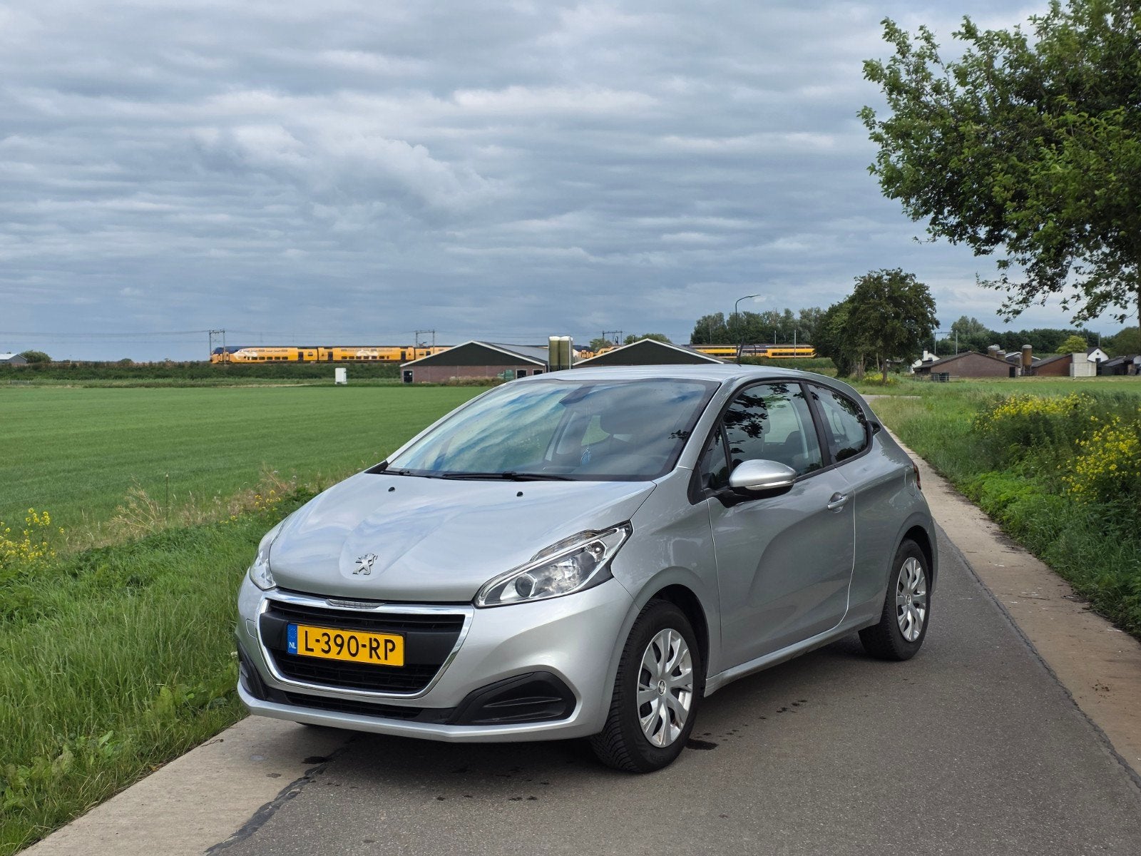 Peugeot 208 1.0 VTI 50KW/68PK 3-D 2016 Grijs. cruise control, Auto's, Voorwielaandrijving, 450 kg, 31 €/maand, Particulier