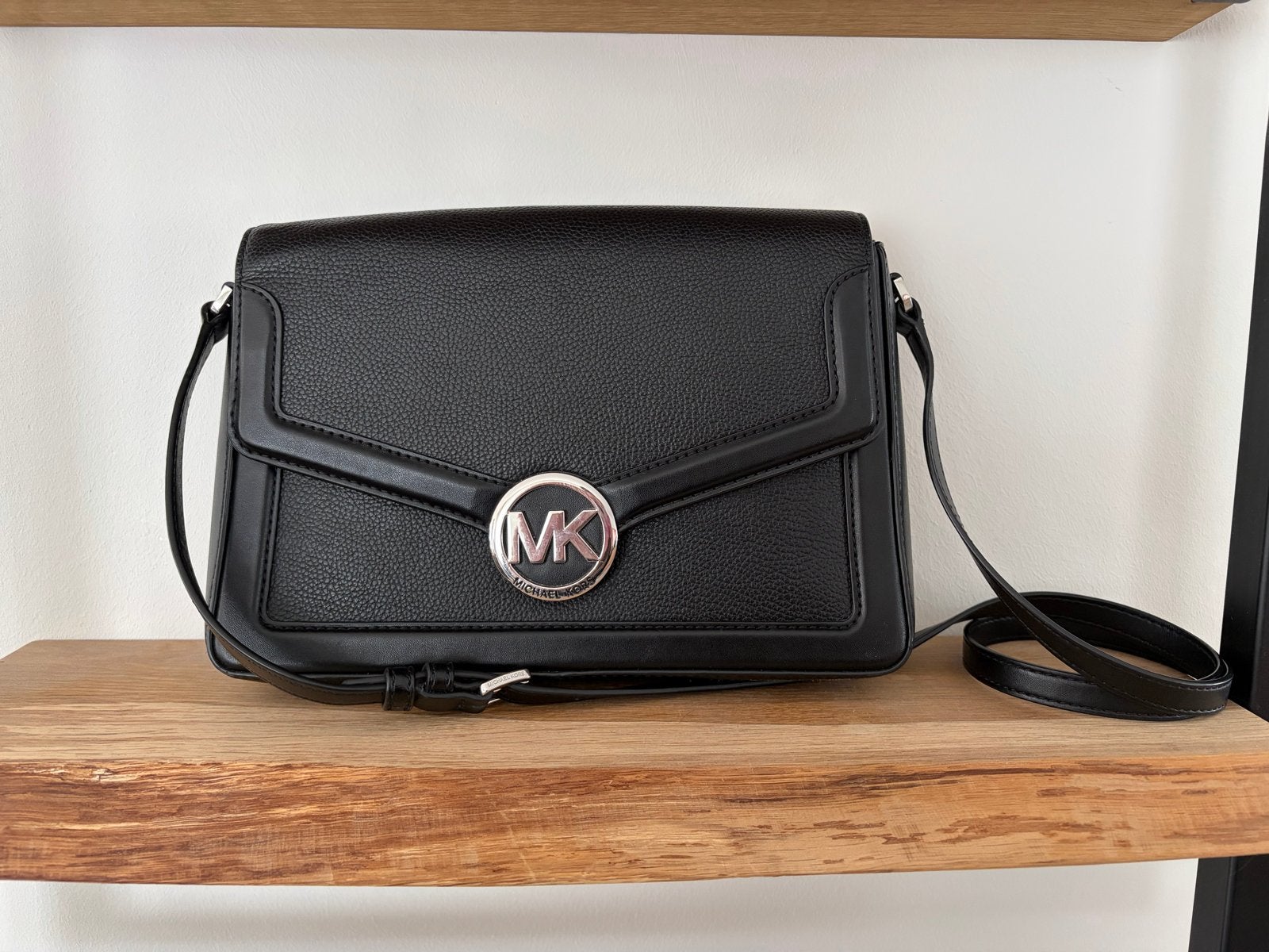 Michael Kors Crossbody Tas Zwart, Ophalen of Verzenden, Zo goed als nieuw, Zwart, Schoudertasje