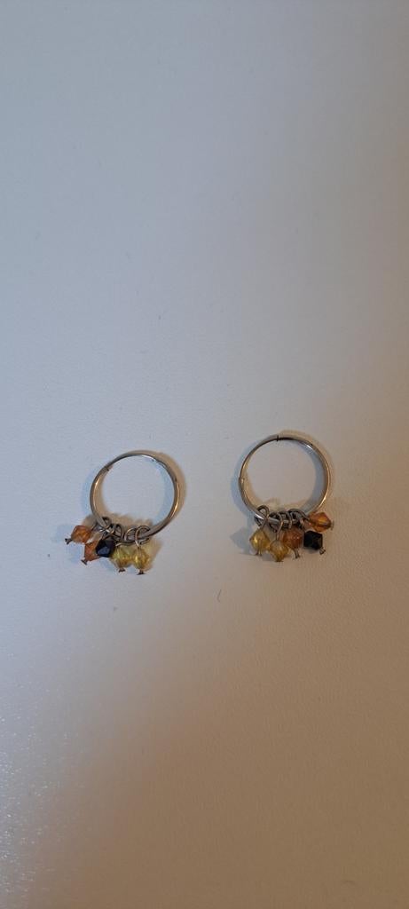 Zilverkleurige Oorbellen met Gekleurde Kralen, Met kristal, Overige materialen, Ophalen of Verzenden, Zilver
