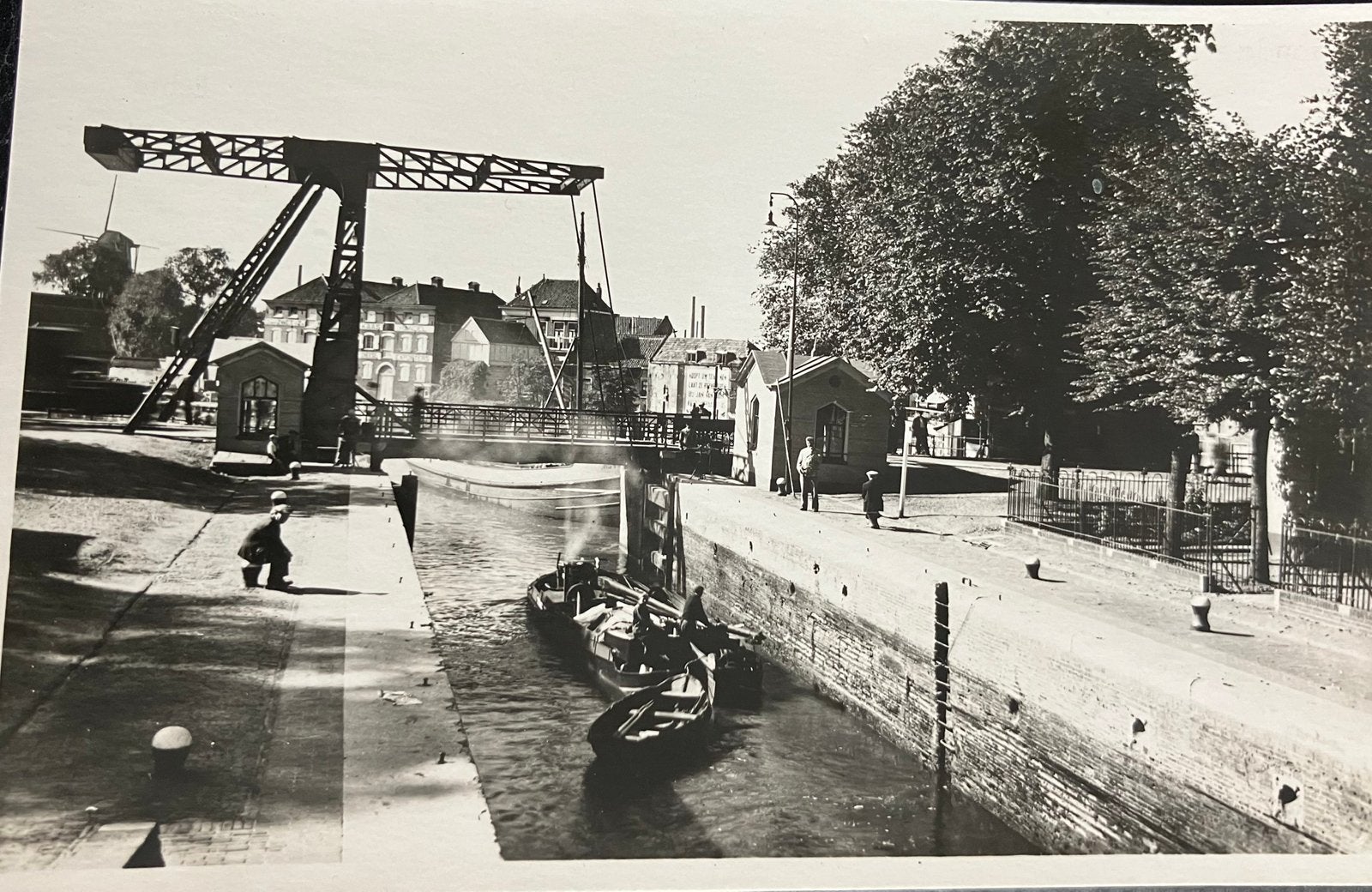 Ansichtkaart Gouda Nieuwe Veerstal met ophaalbrug kaart 1946, Ophalen of Verzenden, 1940 tot 1960, Ongelopen, Zuid-Holland