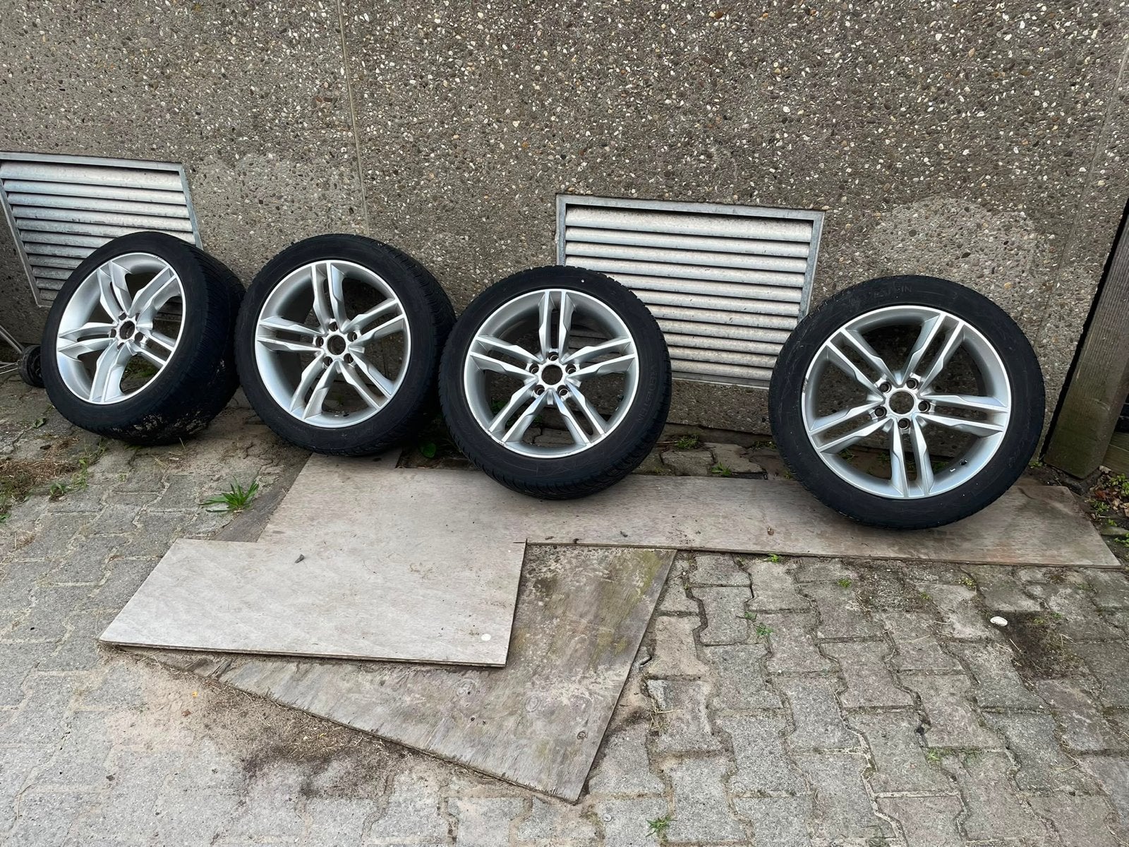 Set van 4 18 inch Audi velgen met banden., Auto diversen, Auto-accessoires, Ophalen, Gebruikt