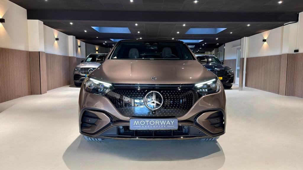 Mercedes-Benz EQE SUV 350 4Matic Sport Edition AMG| Achteras, Auto's, Mercedes-Benz, Automaat, 100 kWh, Bruin, 33 min