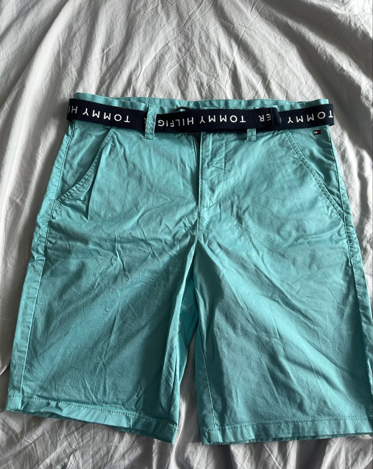 Tommy Hilfiger korte broek met riem, Ophalen of Verzenden, Zo goed als nieuw, Jongen, Overige typen
