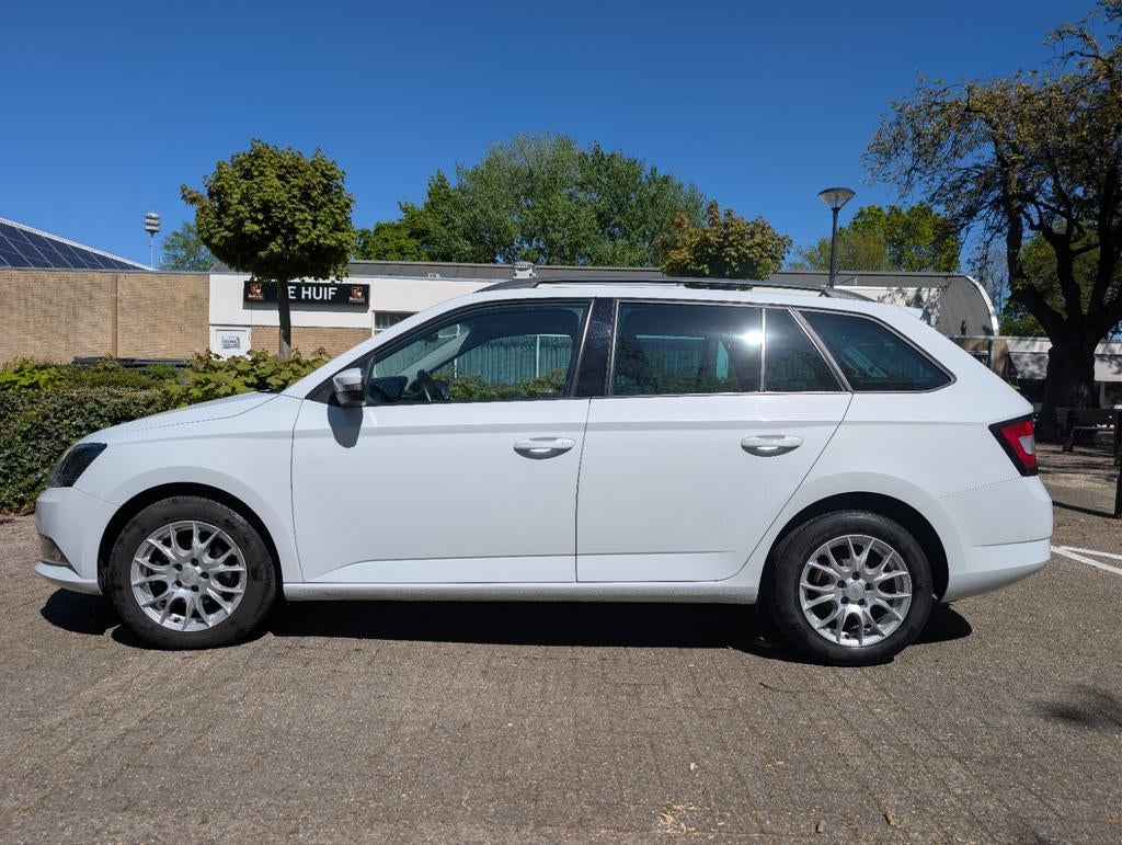 Skoda Fabia 1.2 TSI 66KW Combi 2017 Wit met trekhaak, Auto's, Voorwielaandrijving, Stof, 40 €/maand, 4 cilinders