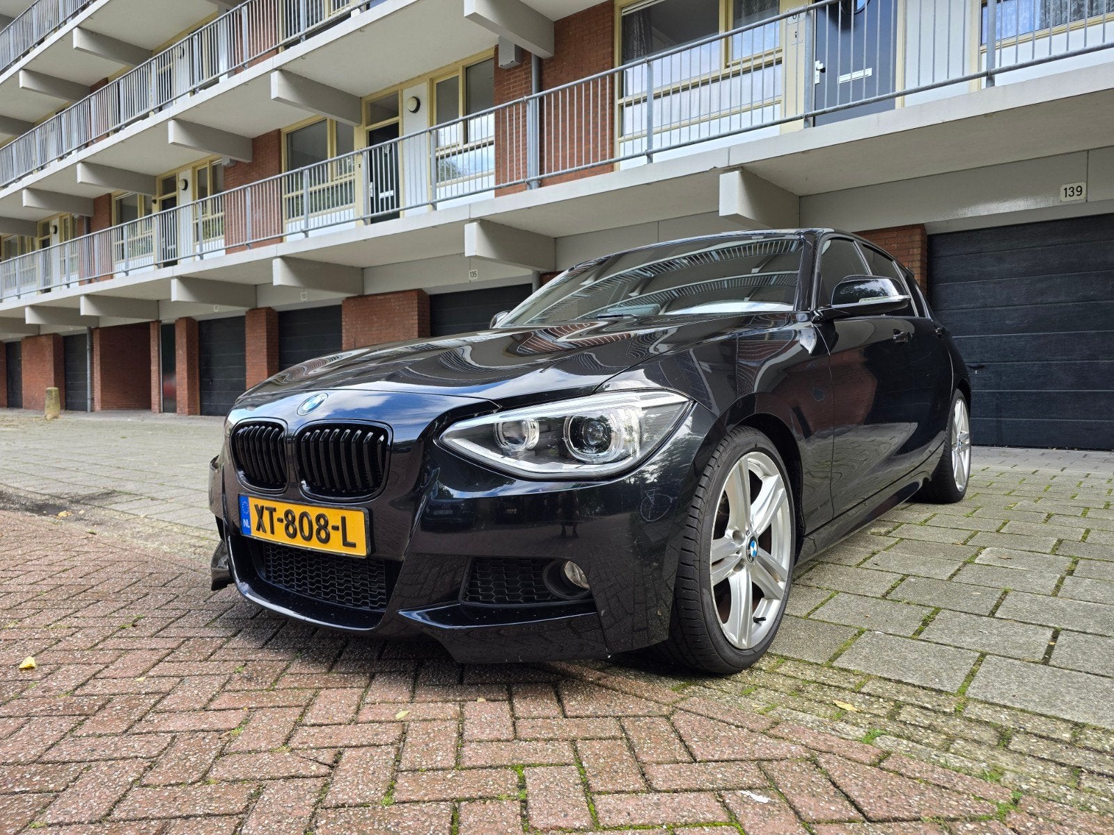 BMW 1-Serie 116I 100KW 5DR 2013 Zwart, Auto's, 1-Serie, 4 cilinders, Zwart, 1200 kg
