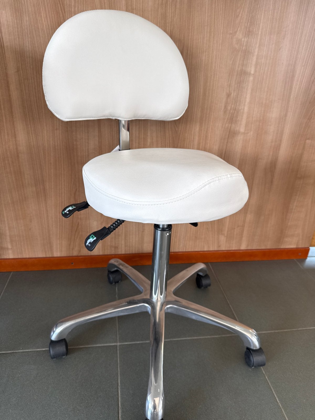 Tabouret voor pedicure of schoonheidsspecialiste, Ophalen