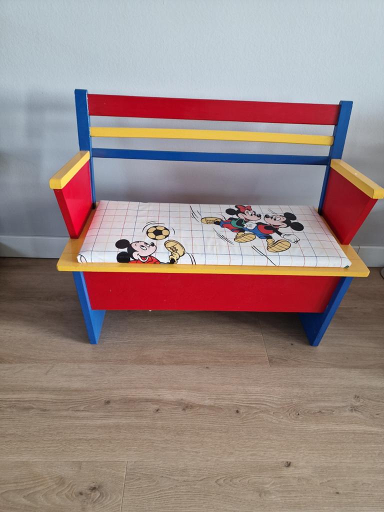 Te koop, net kinderspeel bankje. Opberg bankje., Ophalen, Stoel(en)
