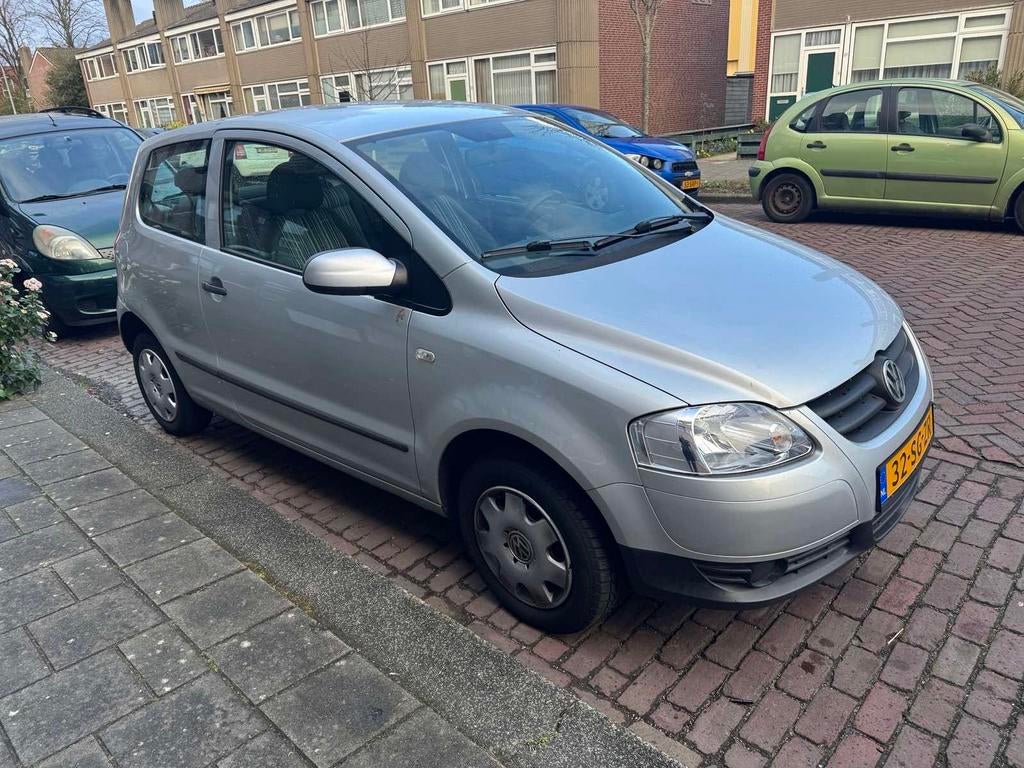 Volkswagen Fox 1.2 40KW 2006 Grijs, Auto's, Voorwielaandrijving, 4 stoelen, 1198 cc, 973 kg