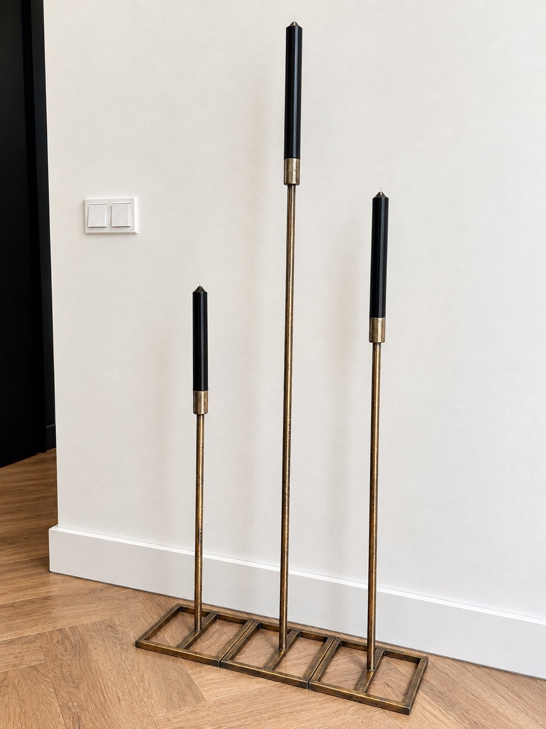 Set van 3 goudkleurige vloerkandelaren met zwarte kaarsen, Ophalen, Zo goed als nieuw, Metaal, Kandelaar