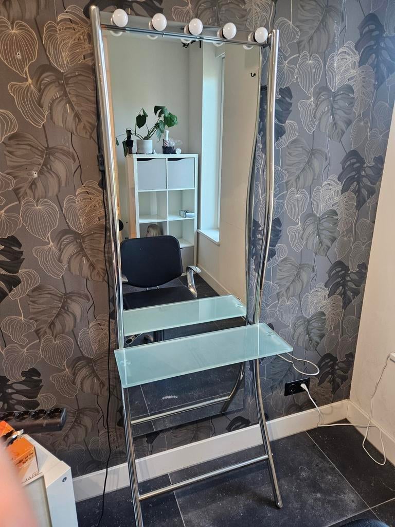 Kappersspiegel met verlichting en glazen plank, Ophalen, Gebruikt, 150 tot 200 cm, Rechthoekig
