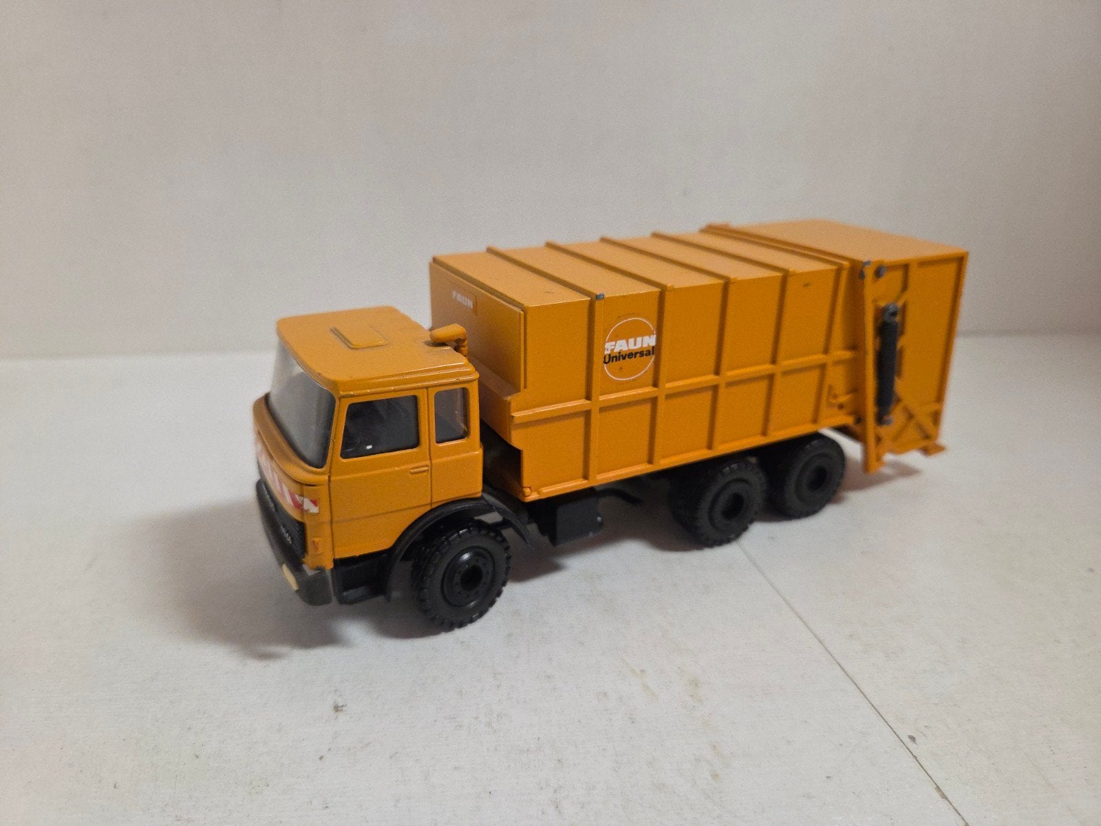 Conrad Magirus/Iveco vuilniswagen 1:50, ., Conrad, Ophalen of Verzenden, Zo goed als nieuw