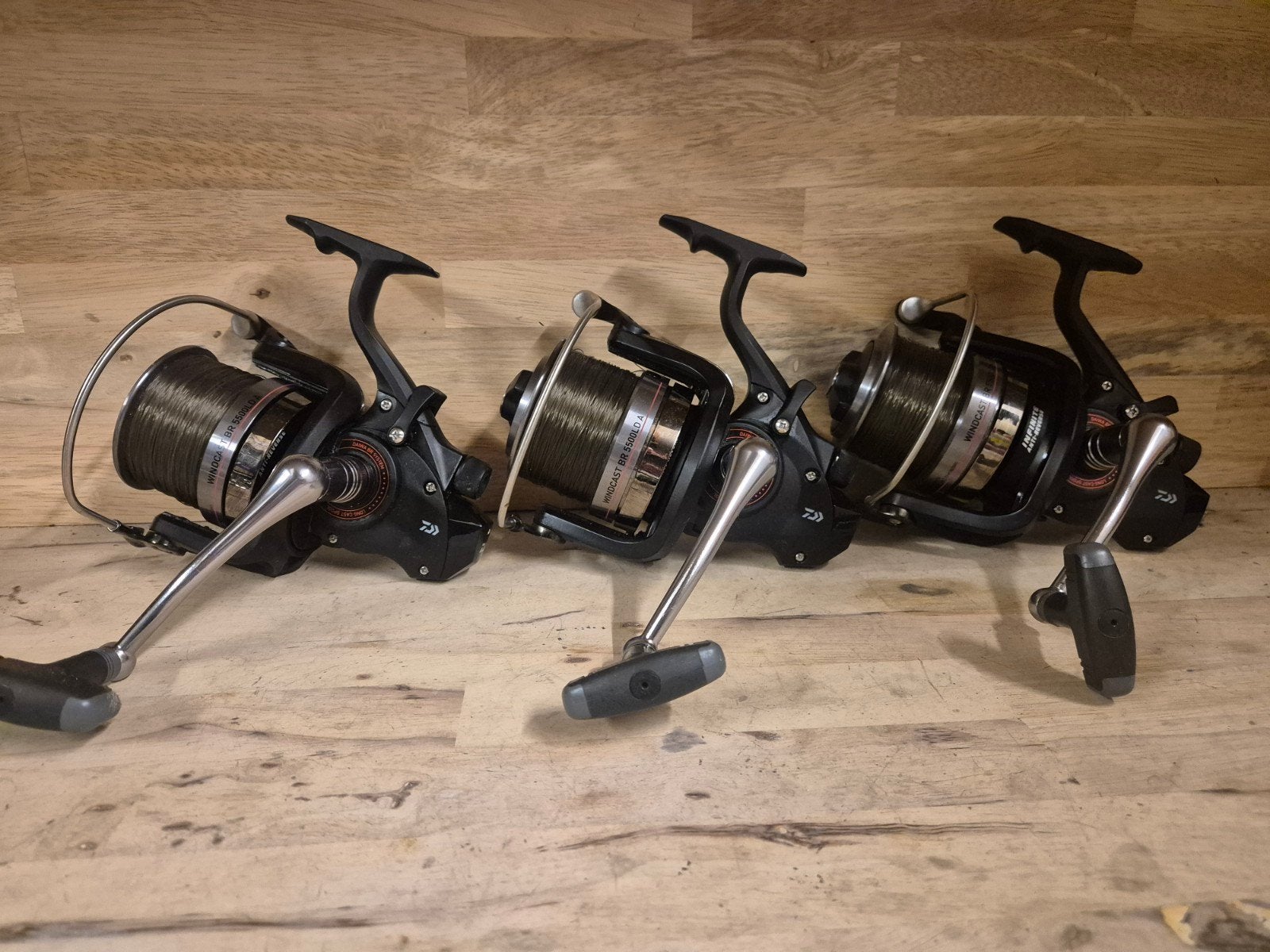 3x daiwa windcast baitrunners 5500 br, Ophalen of Verzenden, Zo goed als nieuw, Molen