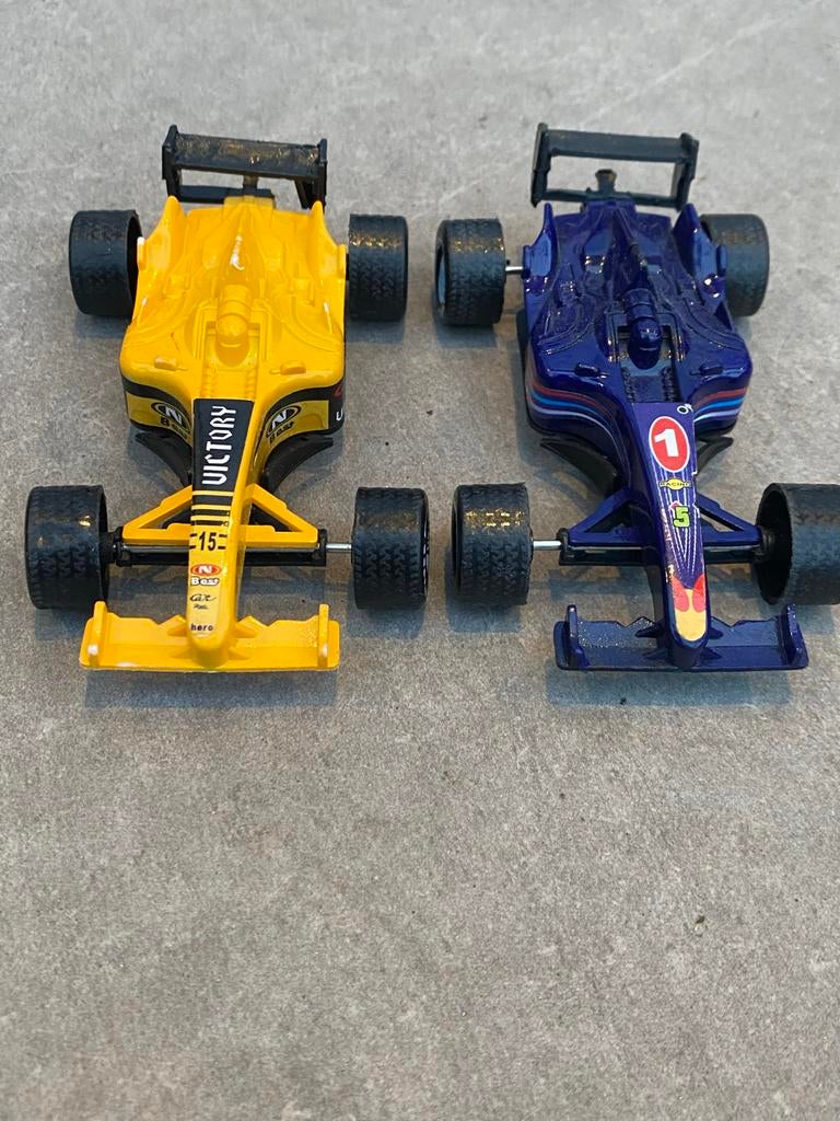 Twee plastic F1-wagens, Ophalen of Verzenden, Gebruikt