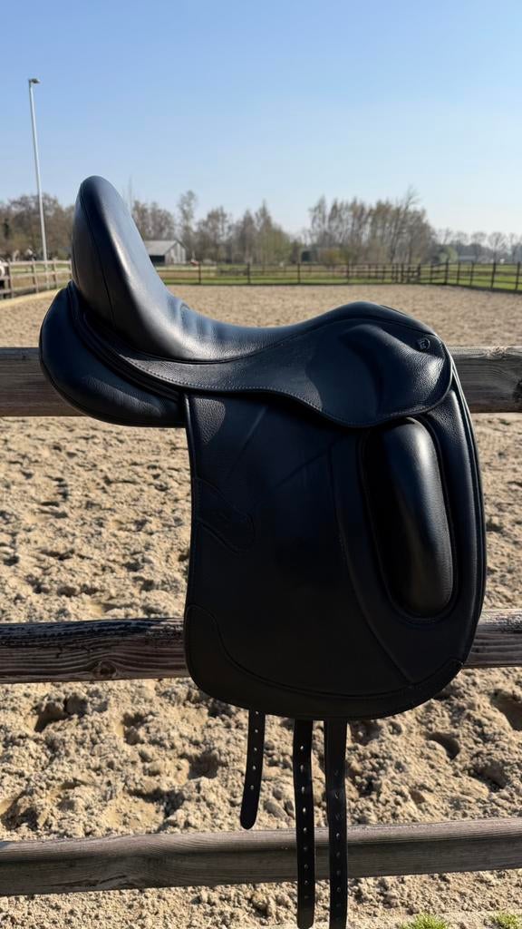 Kingsley dressuurzadel, Dieren en Toebehoren, Paarden en Pony's | Zadels, Ophalen of Verzenden, Zo goed als nieuw, Dressuur