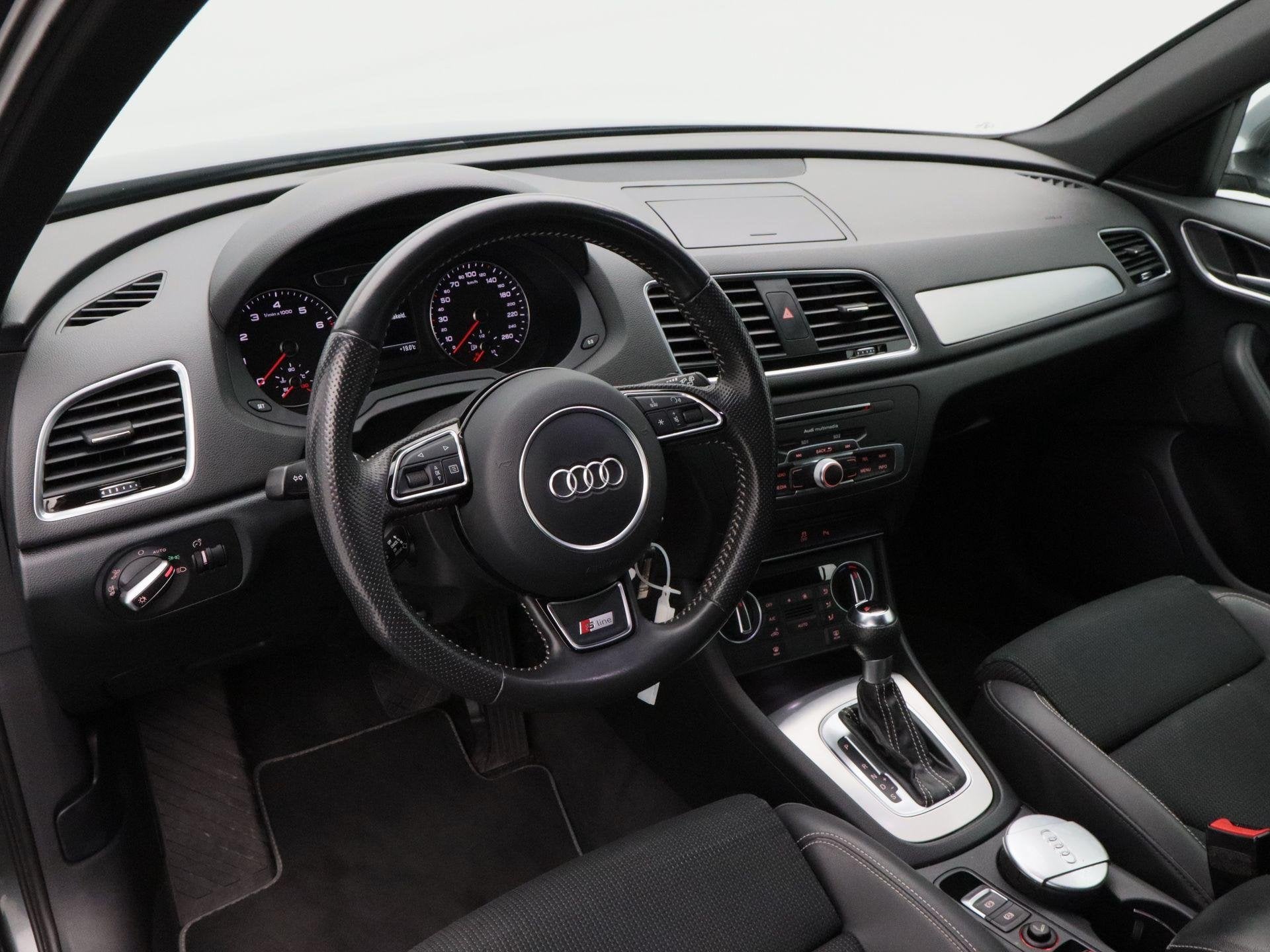 Audi Q3 1.4 TFSi 150 Pk Automaat S-Line | Trekhaak | Half Le, Auto's, Dealer onderhouden, 1380 kg, Euro 6, 4 cilinders