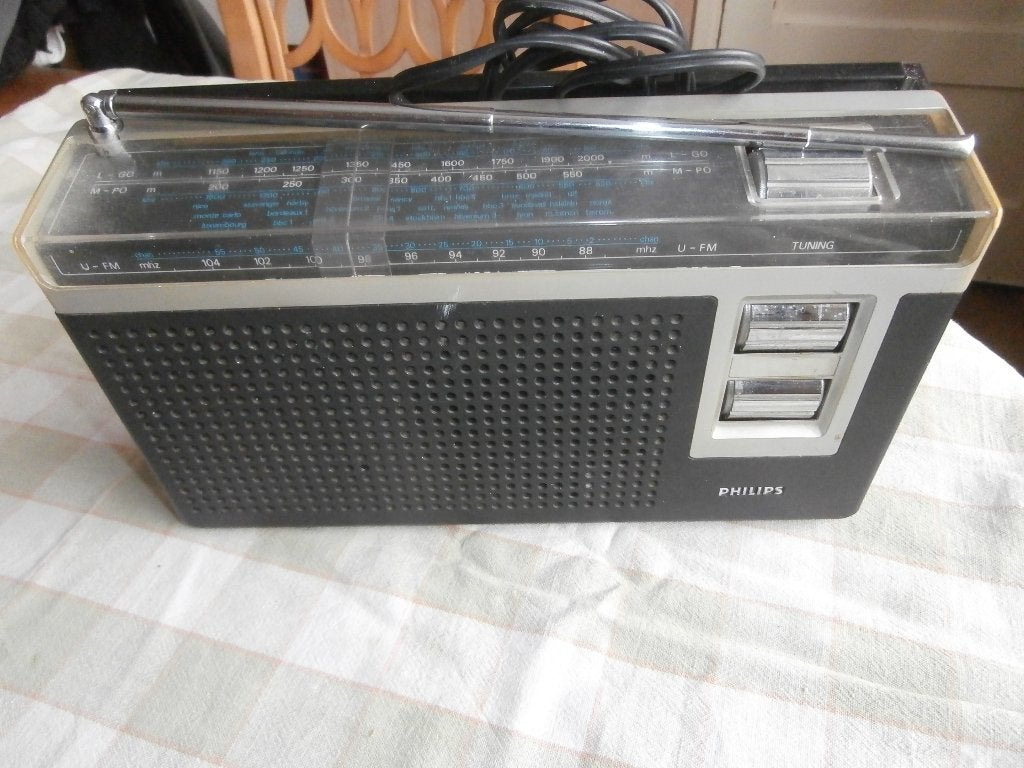 radio zwart Philips antenne is beschadigd transistorradio, Audio, Tv en Foto, Ophalen of Verzenden, Gebruikt, Radio