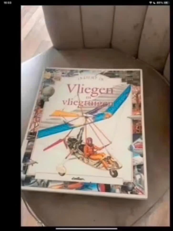 Vliegen en vliegtuigen - Boek over luchtvaart, Onbekend, Jongen of Meisje, Ophalen of Verzenden, Zo goed als nieuw