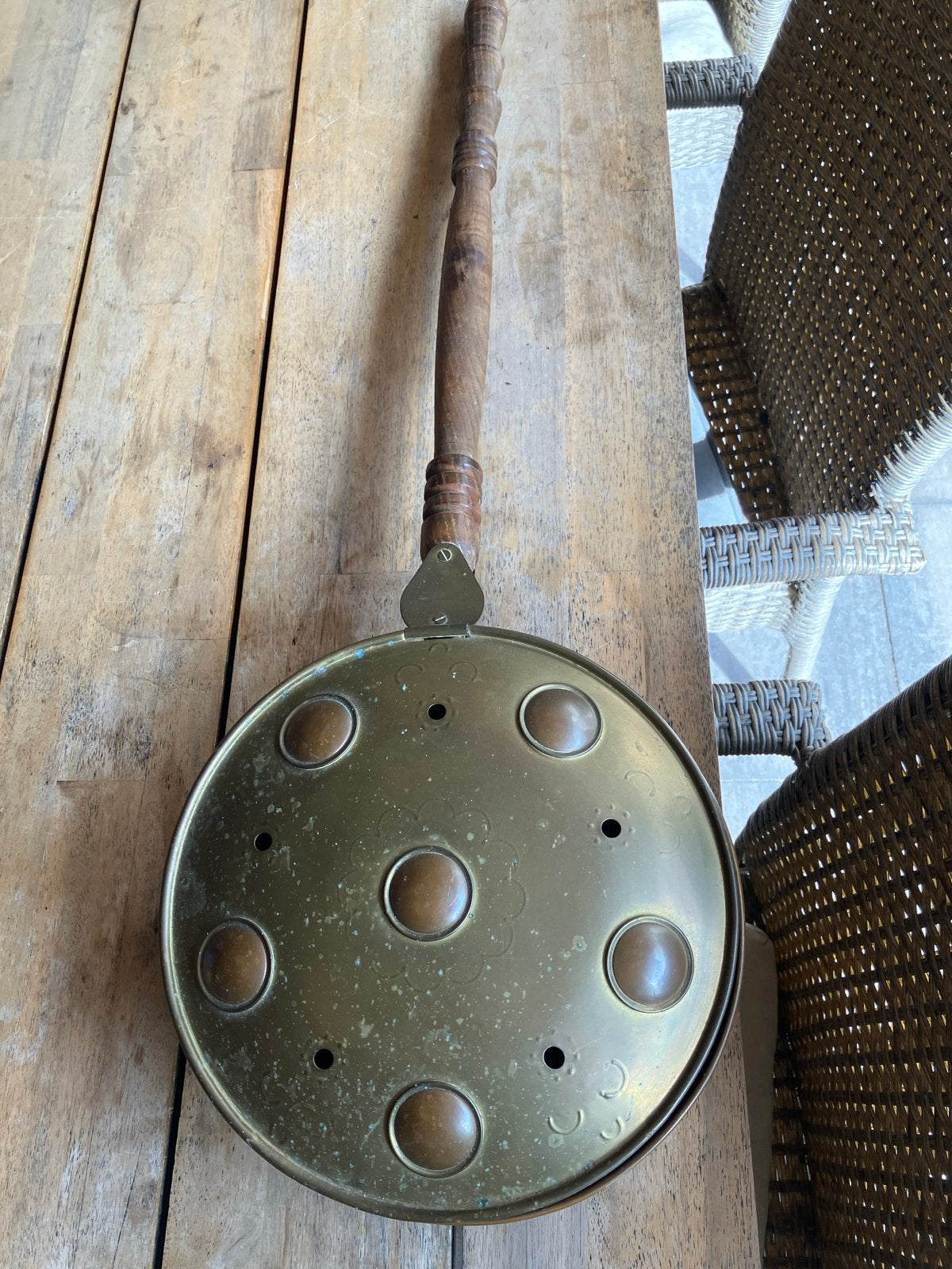 Antieke koperen beddenpan met houten steel, Ophalen, Koper