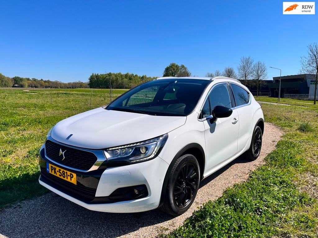 Citroen DS4 Crossback 1.2 PureTech Chic, Auto's, Citroën, Stof, Gebruikt, 1199 cc, Wit