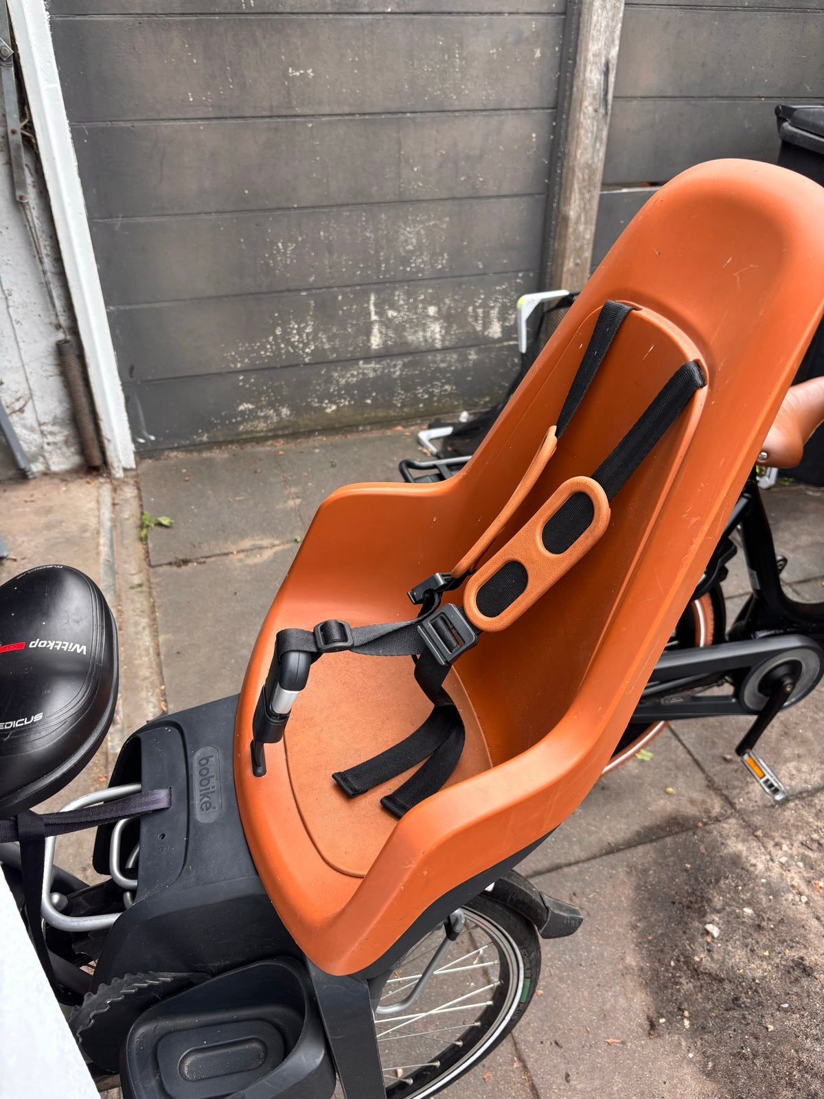 Bobike Fietsstoeltje Achter - Oranje, Fietsen en Brommers, Fietsaccessoires | Fietsstoeltjes, Ophalen, Gebruikt, Achterzitje