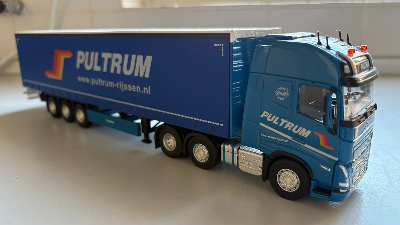 Volvo FH16 Pultrum vrachtwagen model 1:50, Ophalen of Verzenden, Nieuw, Bus of Vrachtwagen, Overige merken