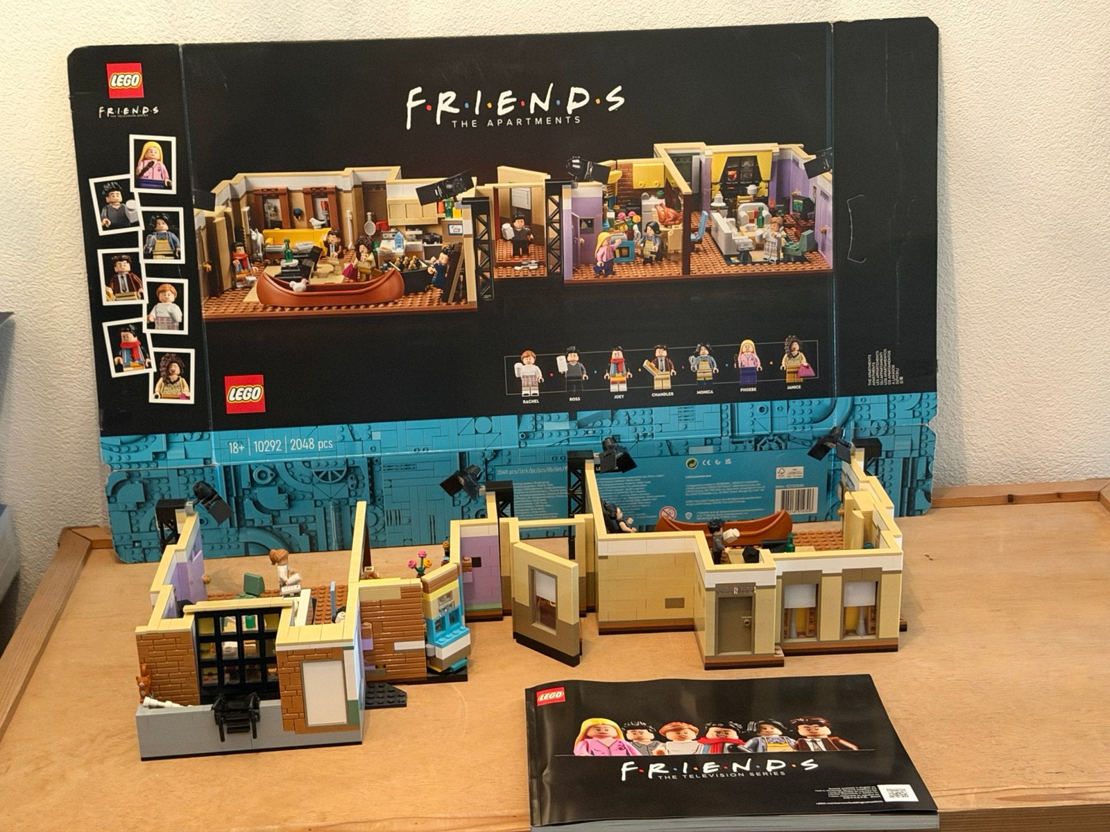 LEGO SET - FRIENDS TV SERIE  THE APARTMENTS- 10292, Overige thema's, Lego, Ophalen of Verzenden, Zo goed als nieuw
