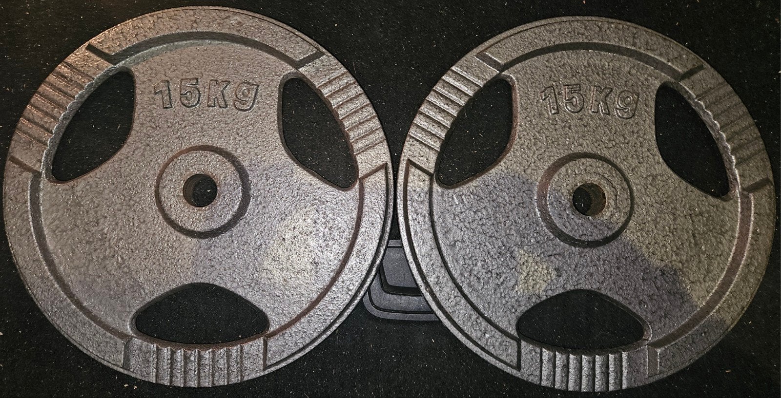 2x 15kg Gietijzeren Halterschijven 30mm met Handvatten, Ophalen, Gebruikt, Benen, Halterschijven