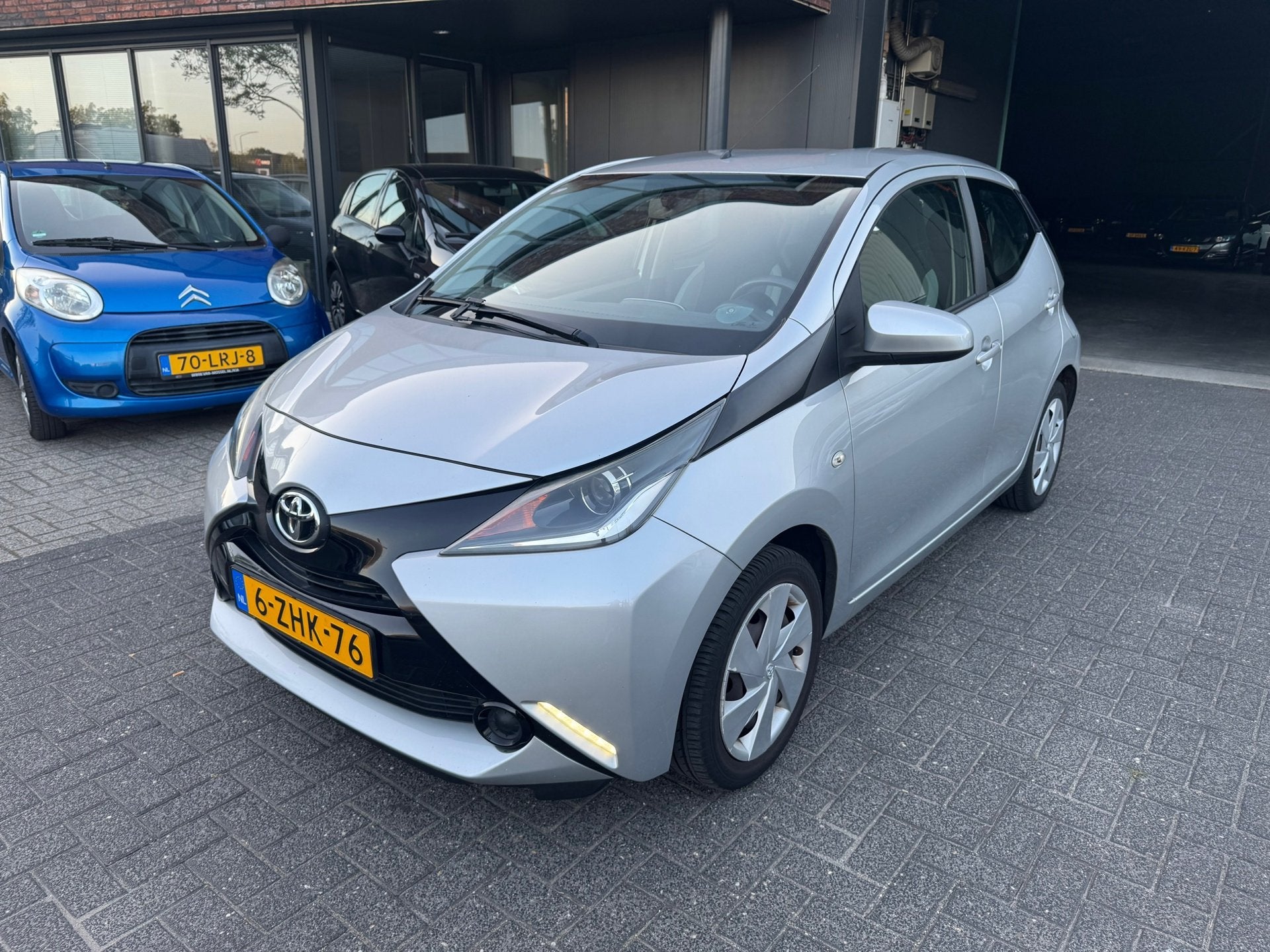 Toyota Aygo 1.0 VVT-i x-play 5 DRS AIRCO CRUISE CAMERA APK 2, Voorwielaandrijving, Euro 5, Gebruikt, 4 stoelen