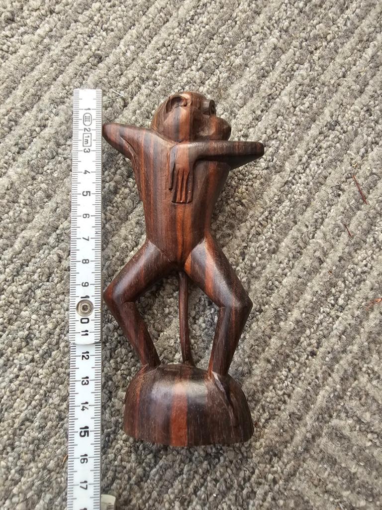 Uniek handgesneden houten beeldje - Afrikaanse stijl, Overige onderwerpen, Minder dan 20 cm, Ophalen of Verzenden, Handgemaakt