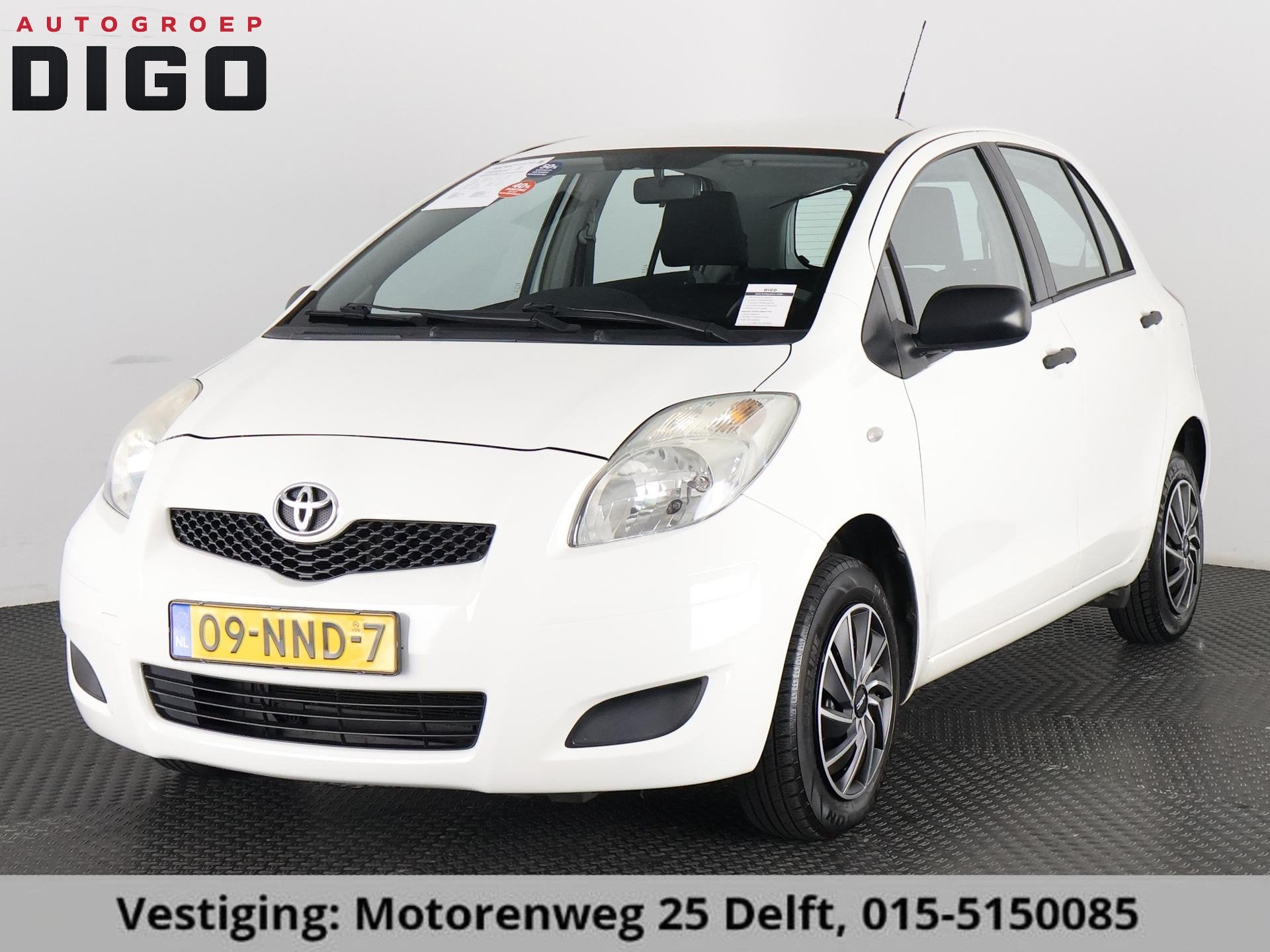 Toyota Yaris 1.0 VVTi ACCES AIRCO 5 DEURS . AIRCO . ELEKTRSI, Auto's, Voorwielaandrijving, Stof, Bedrijf, Handgeschakeld
