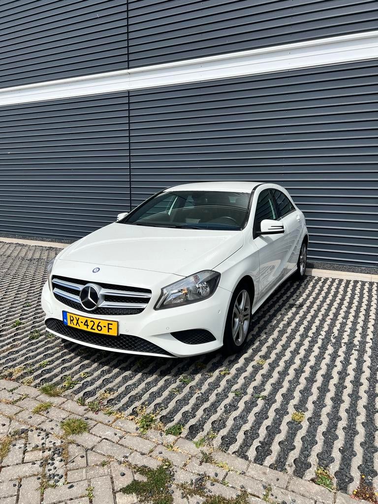 Mercedes-Benz A-Klasse A180 /Parkeersensor/Bluetooth/Navigat, Voorwielaandrijving, Stof, Zwart, 4 cilinders