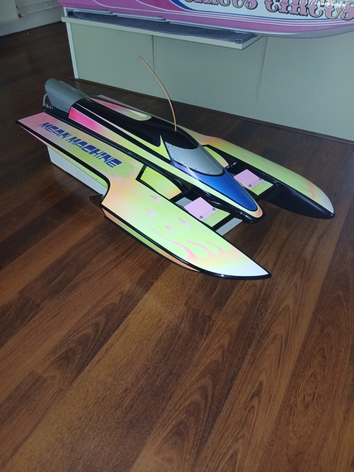 te koop full carbon special paint 15ccm org .ppb hydroplane, Hobby en Vrije tijd, Ophalen, Nieuw