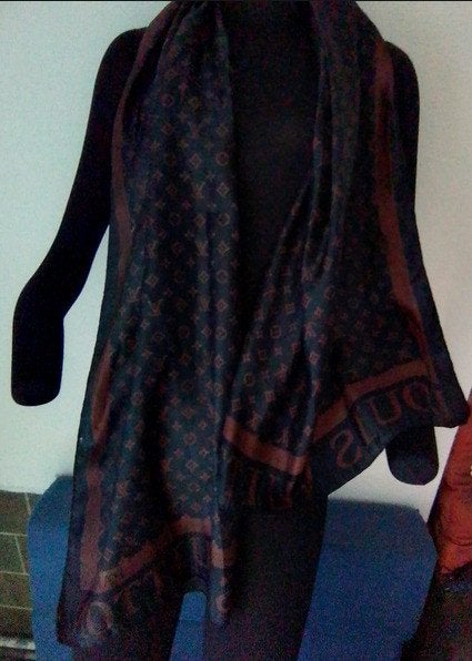 Sjaal, Ophalen of Verzenden, Zo goed als nieuw, Maat 46/48 (XL) of groter, Sjaal