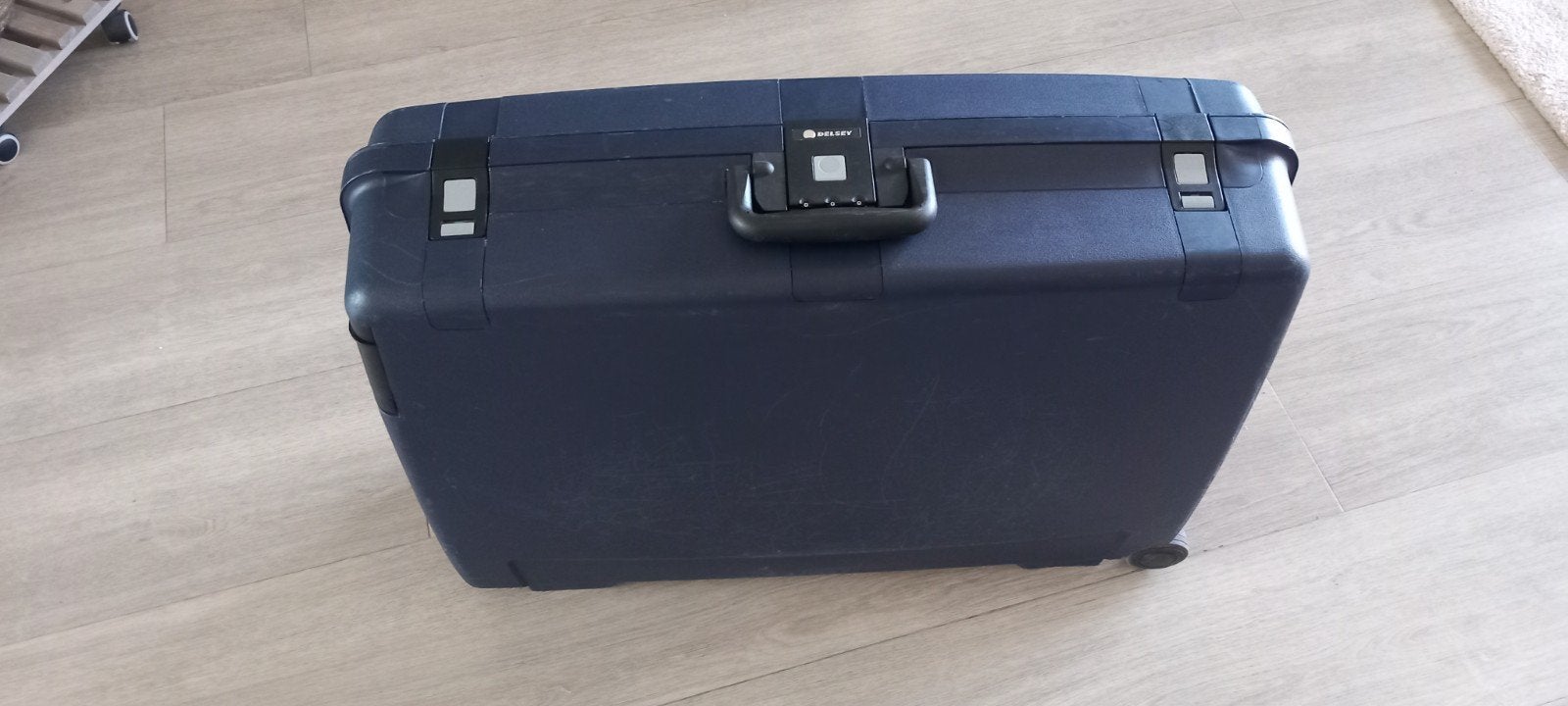 Delsey koffer, Wieltjes, Gebruikt, Hard kunststof, Ophalen of Verzenden