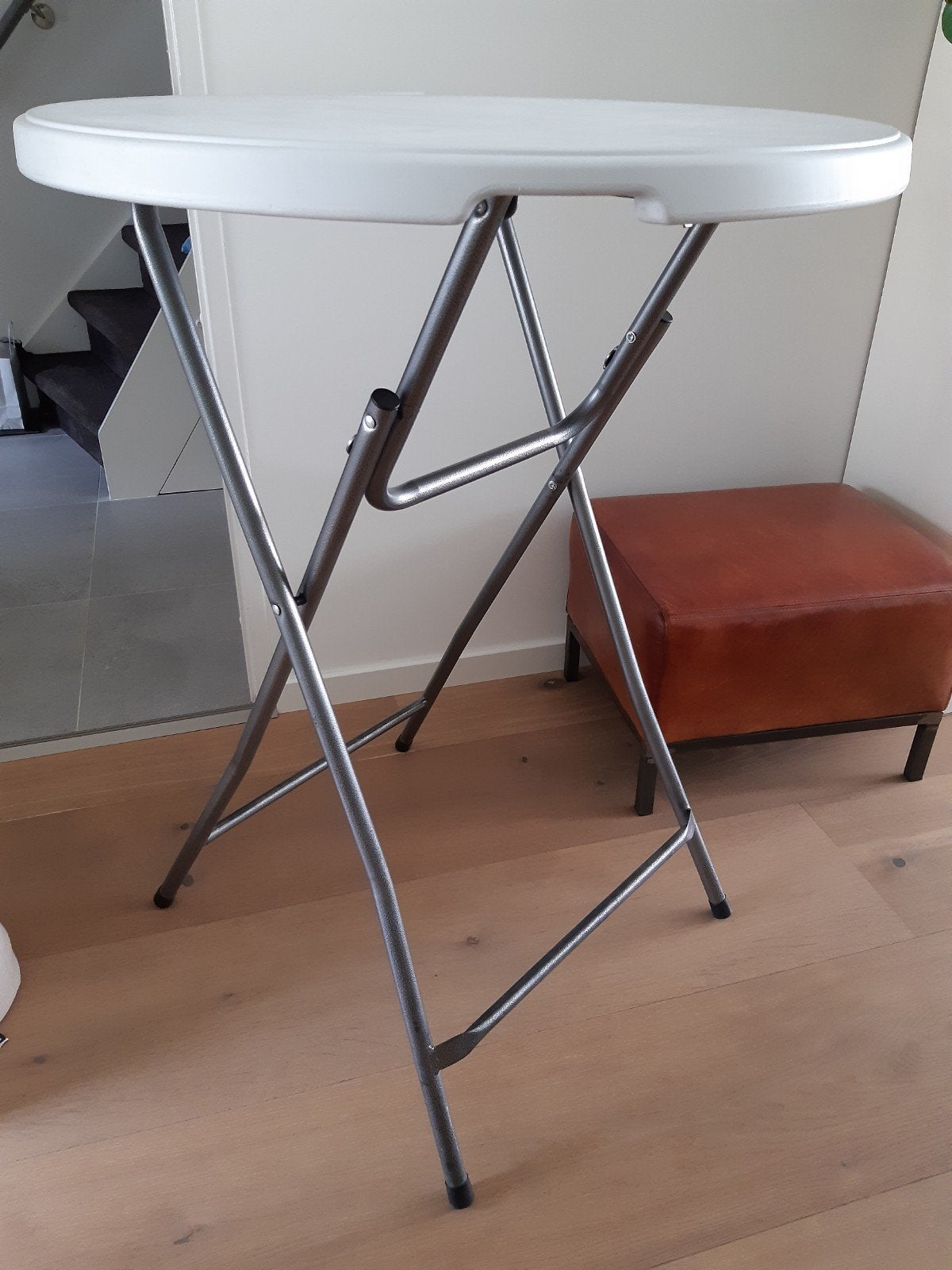 Te huur twee statafels voor iedere gelegenheid, Ophalen, Zo goed als nieuw